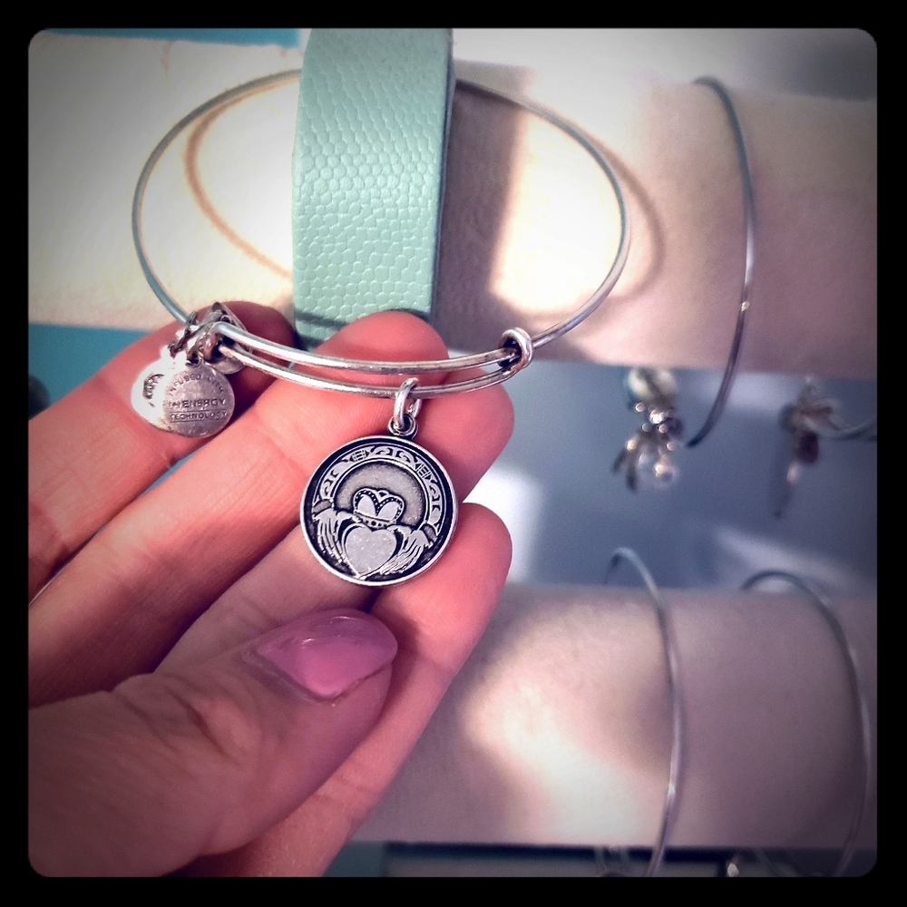 ALEX AND ANI CLADDAGH SLIVER BANGLE